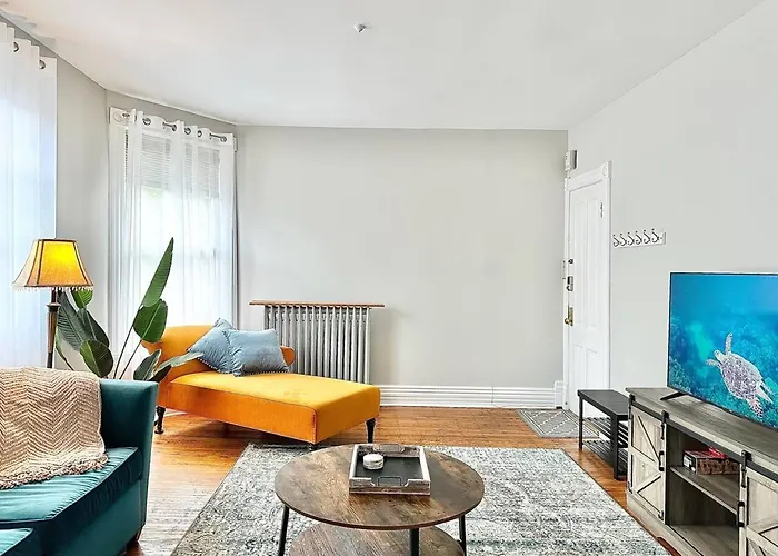 Oakpk/publictran/2bd/sleep6/wifi/chgo/lndry/garage Oak Park
