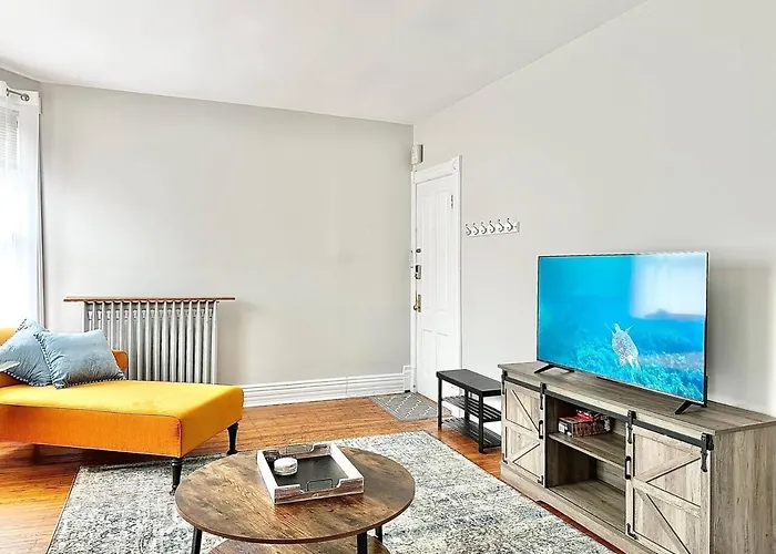 Oakpk/publictran/2bd/sleep6/wifi/chgo/lndry/garage