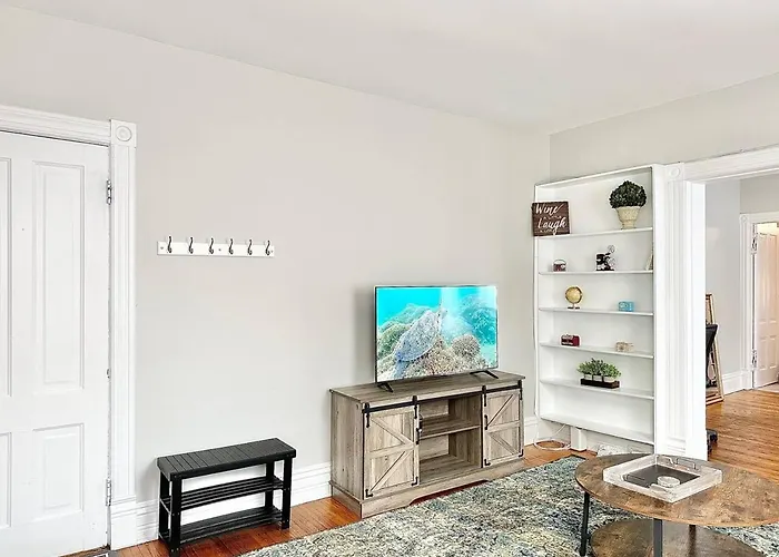 Apartment Oakpk/publictran/2bd/sleep6/wifi/chgo/lndry/garage *