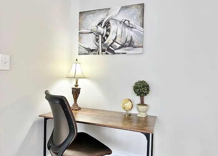 Oakpk/publictran/2bd/sleep6/wifi/chgo/lndry/garage Apartment
