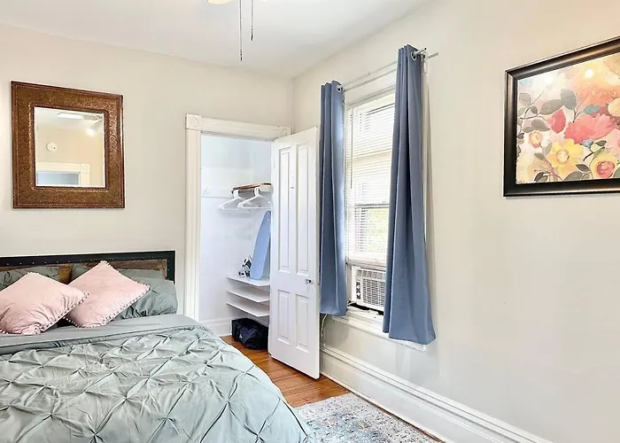 Apartment Oakpk/publictran/2bd/sleep6/wifi/chgo/lndry/garage