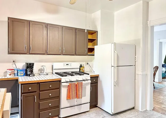 Apartment Oakpk/publictran/2bd/sleep6/wifi/chgo/lndry/garage