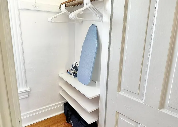 Apartment Oakpk/publictran/2bd/sleep6/wifi/chgo/lndry/garage