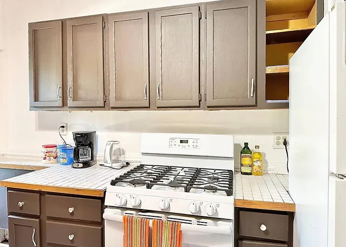 Oakpk/publictran/2bd/sleep6/wifi/chgo/lndry/garage Apartment