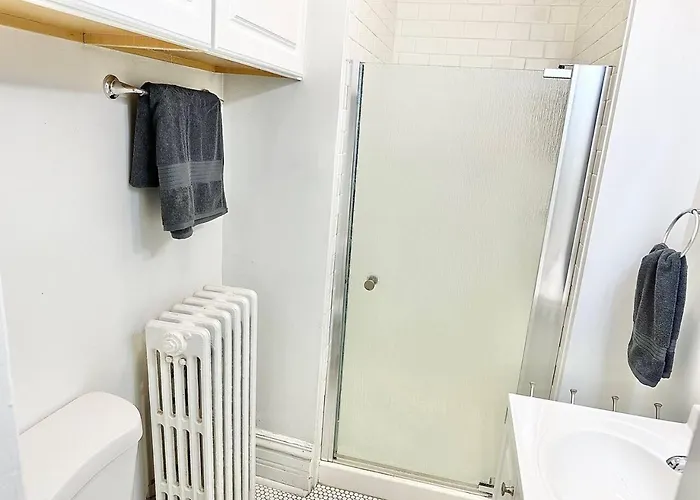 Oakpk/publictran/2bd/sleep6/wifi/chgo/lndry/garage *