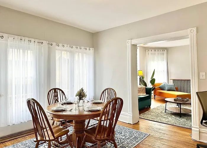 Oakpk/publictran/2bd/sleep6/wifi/chgo/lndry/garage Apartment Oak Park