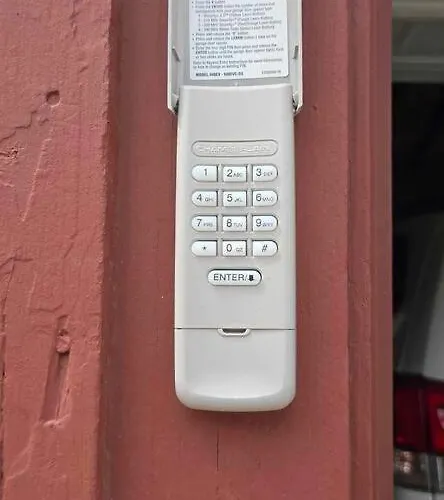 Oakpk/publictran/2bd/sleep6/wifi/chgo/lndry/garage Apartment